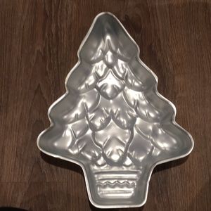 Wilton metal tree cake pan 🌲 🎄